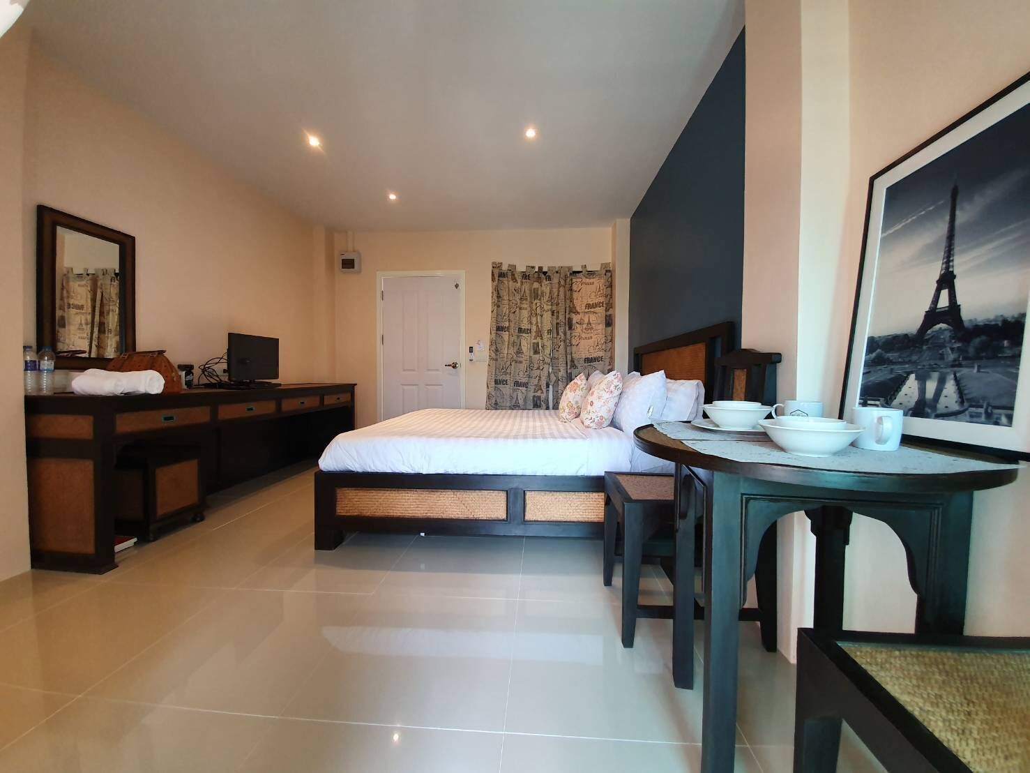 Blackout drapes, soundproofing, iron/ironing board, free WiFi