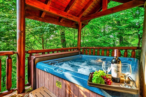 ⭐ SECLUDED • HOT TUB  • GAME ROOM • LOCATION • EASY ROADS! ⭐