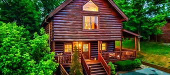 ⭐ SECLUDED • HOT TUB  • GAME ROOM • LOCATION • EASY ROADS! ⭐