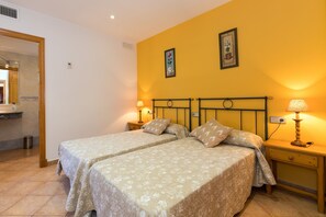 4 Schlafzimmer, Bügeleisen/Bügelbrett, kostenloses WLAN, Bettwäsche