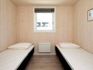 2 bedrooms, cribs/infant beds