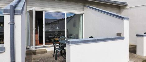 Apartment | Outdoor dining