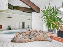 Apartamento | Piscina | Una piscina cubierta, una piscina al aire libre