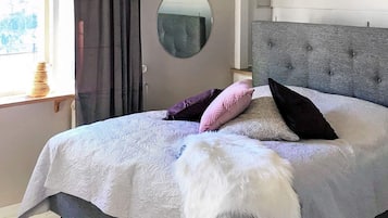3 bedrooms, individually furnished, bed sheets