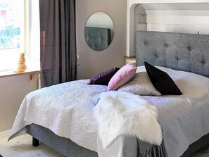 3 bedrooms, individually furnished, bed sheets