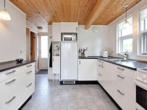 House | Private kitchen | Highchair - Seaside Serenity in Hummingen-by Traum (Dannemare)