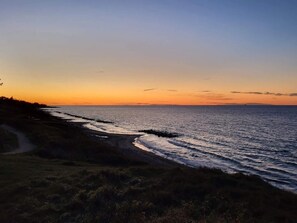 A coastal landscape with a path leading to the sea, a clear sky, and a distant horizon. - 6 Person Holiday Home in Gilleleje (Gilleleje)