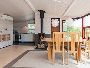 Dining - Holiday Home in Rønde (Ronde)