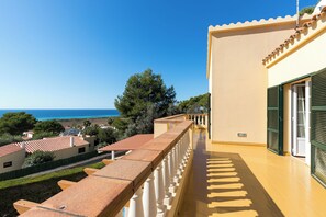 Terrace/patio - Family-friendly Villa Panorama with Sea View, Wi-Fi, Balcony, Garden, Terraces & Pool (Son Bou)