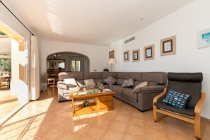 TV, DVD player - Family-friendly Villa Panorama with Sea View, Wi-Fi, Balcony, Garden, Terraces & Pool (Son Bou)