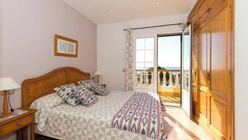 4 Schlafzimmer, Bügeleisen/Bügelbrett, kostenloses WLAN, Bettwäsche