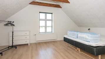 3 Schlafzimmer, Babybetten