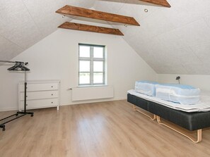 3 bedrooms, cribs/infant beds