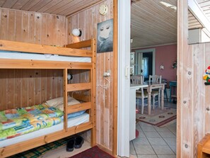 2 bedrooms, cribs/infant beds