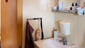 Bathroom - 6 Person Holiday Home in Utvik (Stryn)