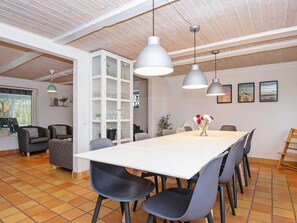 House | Dining - 8 Person Holiday Home in Henne (Henne)