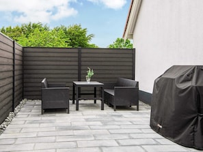 Outdoor dining - 8 Person Holiday Home in Henne (Henne)
