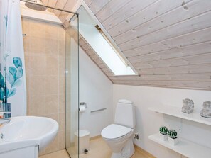 House | Bathroom - 8 Person Holiday Home in Henne (Henne)