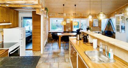 Charming Harbor Cottage-by Traum