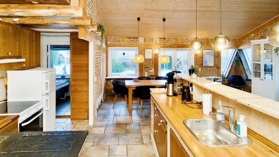 Charming Harbor Cottage-by Traum