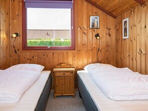 3 bedrooms, cribs/infant beds