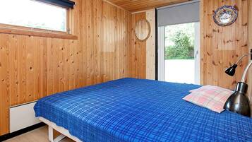 3 bedrooms, cots/infant beds