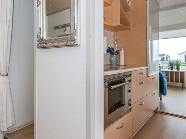 Fridge, coffee/tea maker, highchair