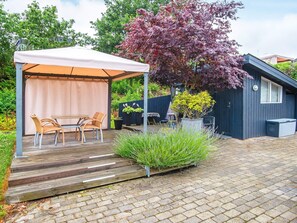 House | Outdoor dining - 6 Person Holiday Home in Ebeltoft (Ebeltoft)