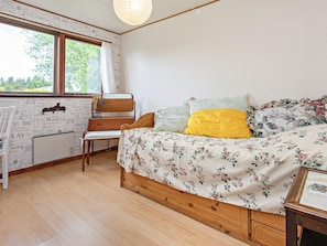 A bedroom with a wooden bed, a desk, and a chair. - Holiday Home in VÃ¦ggerlÃ¸se (Vaeggerlose)