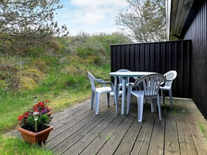 Outdoor dining - 4 Person Holiday Home in Pandrup (Pandrup)