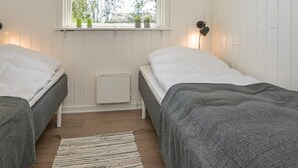 3 makuuhuonetta, vauvansängyt