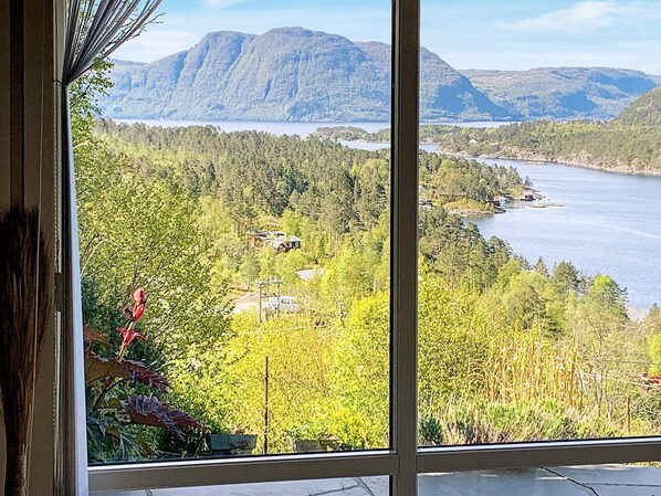 Lake view - 7 Person Holiday Home in Jelsa (Suldal)