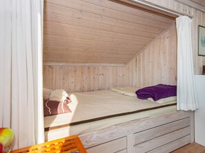2 bedrooms, cribs/infant beds