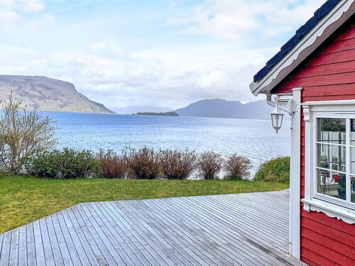 6 Person Holiday Home in Løfallstrand