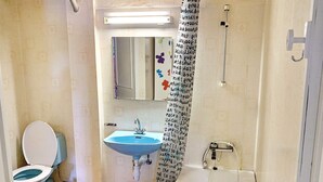 Bathroom - 4 Person Holiday Home in taø (Strand)