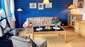 Living room - 4 Person Holiday Home in taø (Strand)