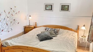 2 bedrooms, individually furnished - 4 Person Holiday Home in taø (Strand)
