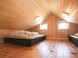 2 bedrooms, cribs/infant beds
