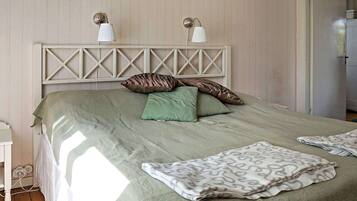 2 bedrooms, individually furnished, bed sheets