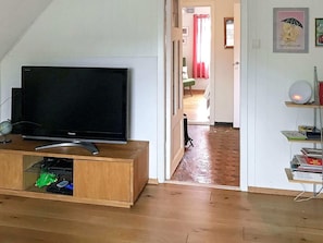 5 bedrooms, individually furnished - 8 Person Holiday Home in Rong (Oygarden)