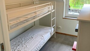 2 bedrooms, individually furnished - 4 Person Holiday Home in tau (Strand)