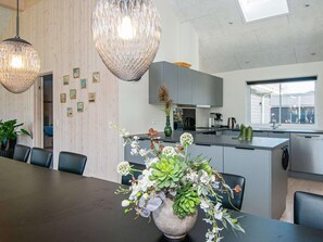 House | Private kitchen | Highchair - Holiday Home in Juelsminde (Juelsminde)