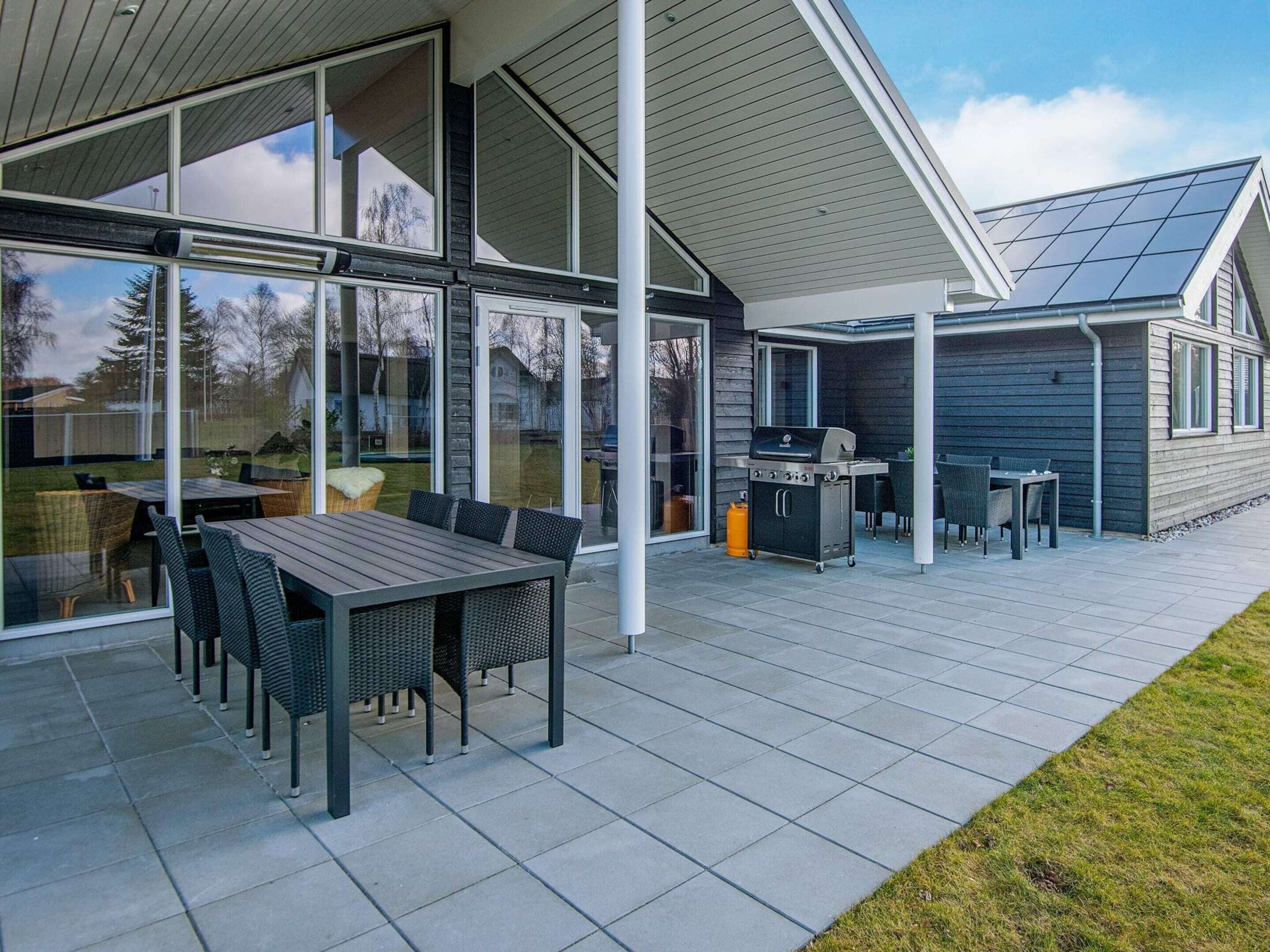 House | Outdoor dining