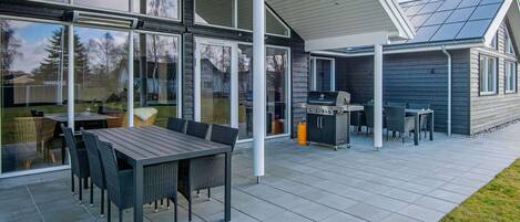 House | Outdoor dining