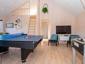 House | Game room