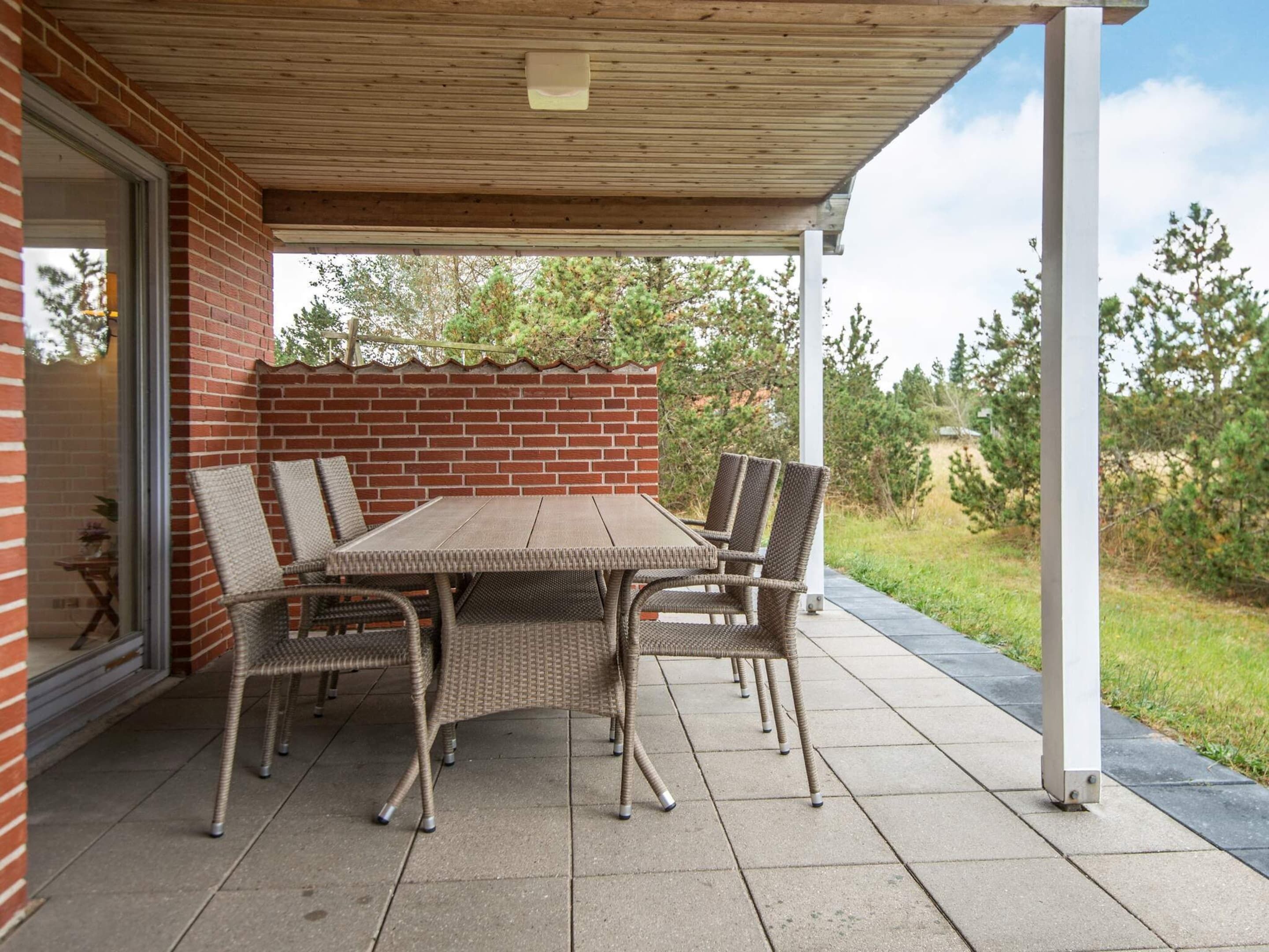 House | Outdoor dining