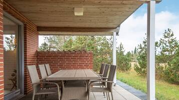 House | Outdoor dining