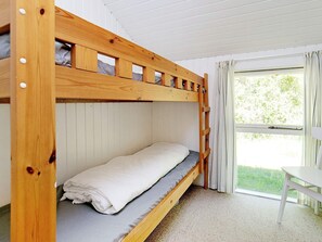 3 bedrooms, cribs/infant beds