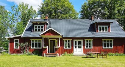 Secluded Greenery Retreat-by Traum