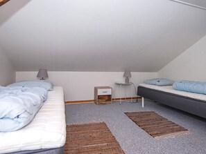 3 bedrooms, cribs/infant beds